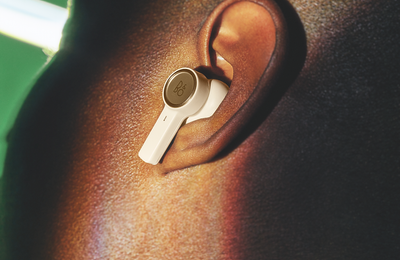 Bang & Olufsen ra mắt mẫu tai nghe true wireless linh hoạt Beoplay EX