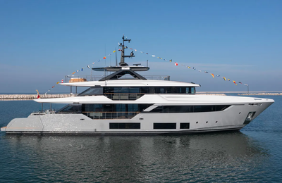 Custom Line hạ thủy mẫu Navetta 38 đầu tiên - đẳng cấp thượng lưu trên sóng