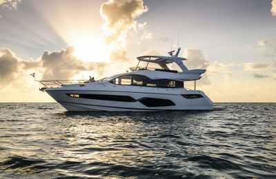 Bốn chiếc Sunseeker Manhattan 68 đã được bán tại Đông Nam Á
