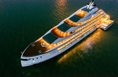 Khám phá vẻ đẹp Vịnh Hạ Long cùng Essence Grand Halong Bay Cruise I đẳng cấp