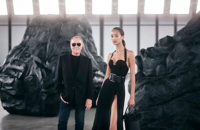 BST Michael Kors Xuân Hè 2025: Sức quyến rũ của sự sang trọng thầm lặng
