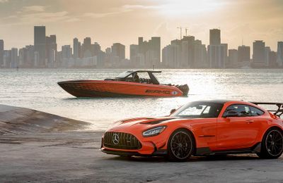 Cigarette Racing kết hợp Mercedes-AMG trong mẫu Nighthawk 41 mới