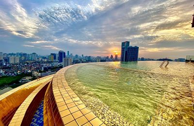 Nghỉ dưỡng tại khách sạn dát vàng độc nhất với Gói “Golden Staycation”