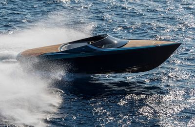 AM37 - du thuyền với trải nghiệm của một chiếc Aston Martin thực thụ