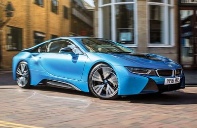 Doanh số bán ô tô điện của BMW đã tăng gấp đôi trong năm 2021