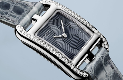 Hermès Cape Cod Chaîne d’ancre trang nhã với những hoa văn mắt xích đầy ẩn ý