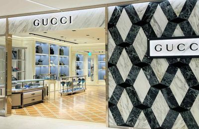 Khách du lịch Trung Quốc thúc đẩy doanh số bán hàng xa xỉ Nhật Bản