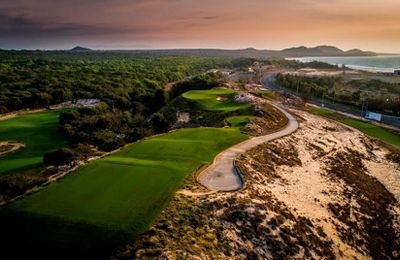 Golf Việt phục hồi sau Covid-19, sân The Bluffs và Laguna mở cửa