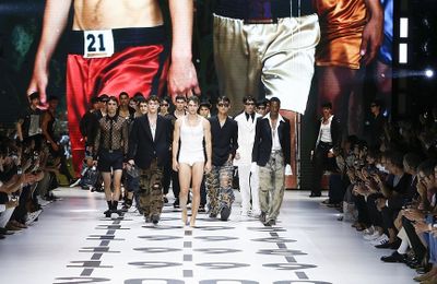 BST Dolce & Gabbana Xuân Hè Nam 2023: Những gã trai phóng túng thế hệ mới