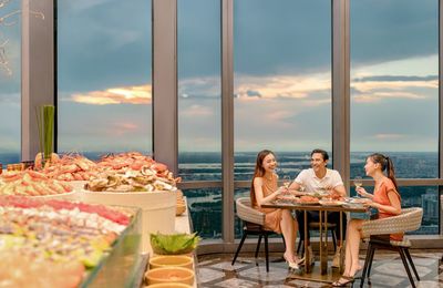 Thưởng thức ẩm thực thượng hạng cùng Oriental Pearl và Renaissance Riverside Saigon