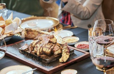 Tuyệt tác ẩm thực "Golden Beef - Bò dát vàng" trứ danh chính thức ra mắt tại Hà Nội