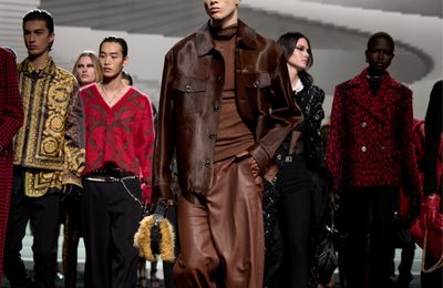 Giải mã bí ẩn về nghịch lý "hoa hồng gai" trong BST Versace Thu Đông 2024
