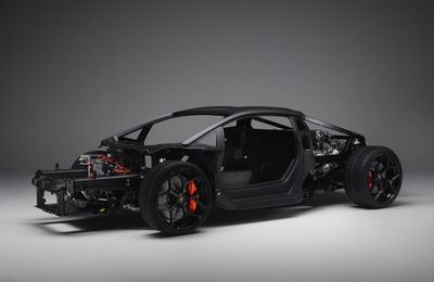 Lamborghini LB744 giới thiệu bộ khung hàng không Monofuselage tiên tiến