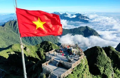 Điểm danh loạt điểm đến check-in cờ hoa rực rỡ dịp lễ 2/9 năm nay