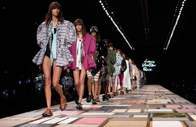 BST Louis Vuitton Xuân Hè 2025: Công hưởng nét thẩm mỹ thời Phục hưng và hiện đại