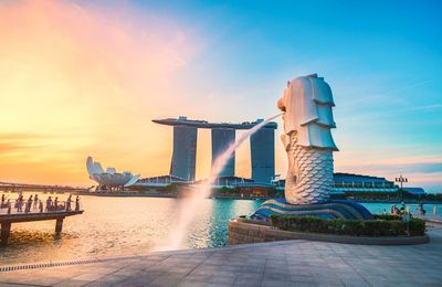 Doanh số bán lẻ Singapore vẫn ở mức thấp nhưng có dấu hiệu phục hồi