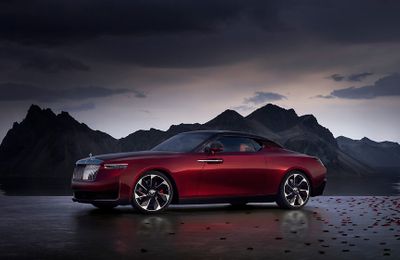 Rolls-Royce Droptail Coachbuild Roadster – nghệ thuật & chuyển động đan xen