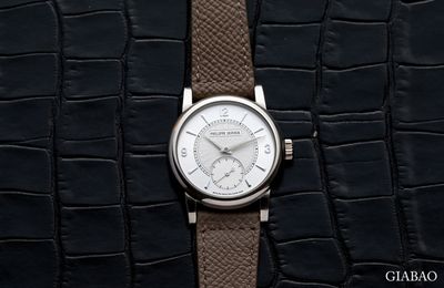 Cận cảnh đồng hồ Philippe Dufour Simplicity 34mm Vàng trắng