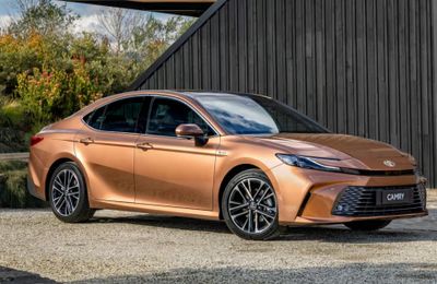 Toyota Camry hoàn toàn mới ra mắt tại Thái Lan, sắp cập bến Việt Nam