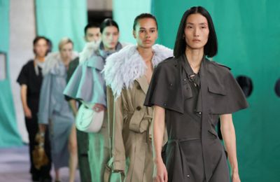 BST Burberry Xuân Hè 2025: Kỷ nguyên mới của phong cách sartorial