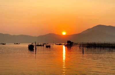 Thả hồn vào ánh bình minh rực rỡ trên Phá Tam Giang - Đầm phá lớn nhất Đông Nam Á