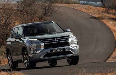 Mitsubishi Outlander PHEV 2025: Nâng cấp mạnh về công nghệ