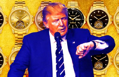 Donald Trump bán đồng hồ vàng 100.000 USD