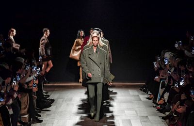 BST Ferragamo Thu Đông 2024: Khi "sự bảo vệ" được khoác lên mình vẻ đẹp cổ điển