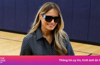 Vợ ông Trump mặc váy Dior cũ trong ngày bầu cử