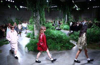 BST Gucci Cruise 2025: Ký ức hoài niệm về London lãng mạn và thanh lịch