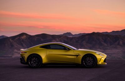 Cận cảnh Vantage 2025: Siêu xe nhanh nhất trong lịch sử 74 năm của Aston Martin