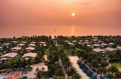 Chạm vào thu tại Radisson Blu Resort: Hành trình cảm xúc bên vịnh biển Cam Ranh