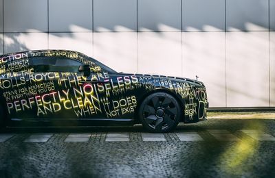 Mẫu Rolls-Royce thuần điện đầu tiên - bước đi lịch sử của hãng xe siêu sang Anh quốc