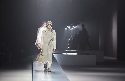 Mê đắm các thiết kế kết hợp công nghệ hiện đại của BST Fendi Thu Đông Nam 2022