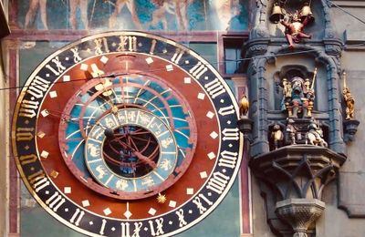 Tháp đồng hồ Thiên Văn Zytglogge Astronomy thế kỷ XIII ở Bern