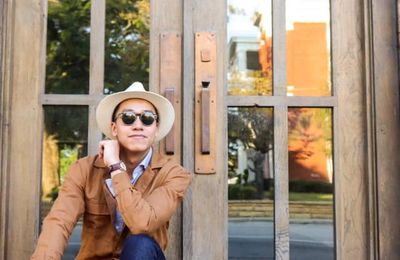Tận dụng vẻ đẹp độc đáo của denim trong phong cách cổ điển