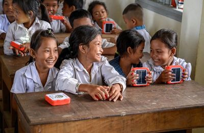 Capella kết hợp SolarBuddy thắp sáng tương lai trẻ em nghèo hiếu học