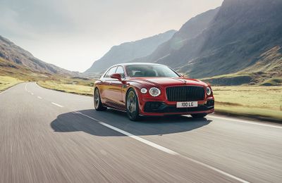 Bentley Flying Spur tiếp tục "bay cao" với động cơ V8 mạnh mẽ