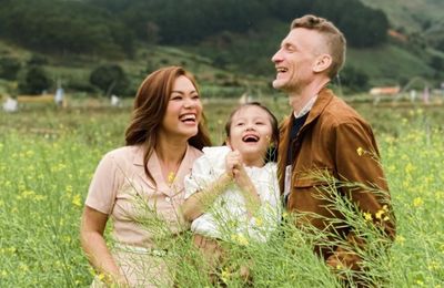 Phương Vy và chồng Tây sau 10 năm