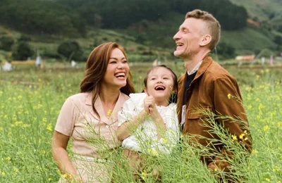 Phương Vy và chồng Tây sau 10 năm