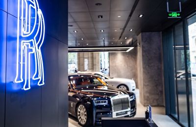 Showroom mới của Rolls-Royce tại TP.HCM với phong cách đương đại và nghệ thuật