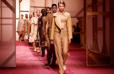BST Hermès Xuân Hè 2025: Nét thanh lịch biểu tượng từ cảm hứng cưỡi ngựa