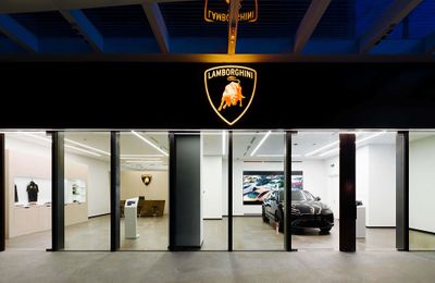 Cận cảnh showroom mới - không gian đương đại đẳng cấp của Lamborghini HCMC