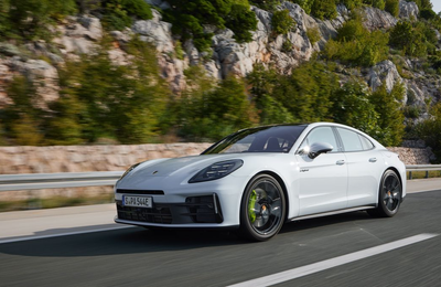 Lộ diện Porsche Panamera E-Hybrid 2024: Vượt trội hiệu suất, bứt phá giới hạn