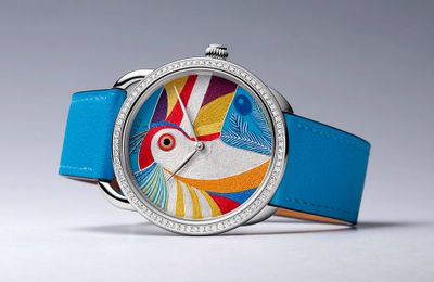 Khám phá bức tiểu hoạ chim toucan kỳ bí trên mẫu đồng hồ Arceau từ Hermès