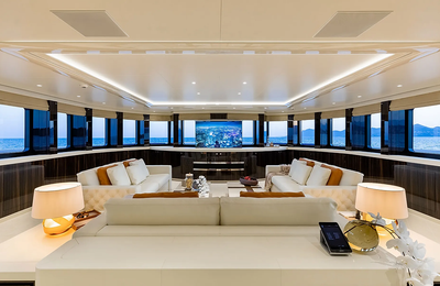 Choáng ngợp trước vẻ đẹp lộng lẫy của siêu du thuyền Soaring