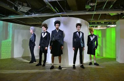 BST Comme des Garçons Xuân Hè 2021 - Những chiến binh ánh kim