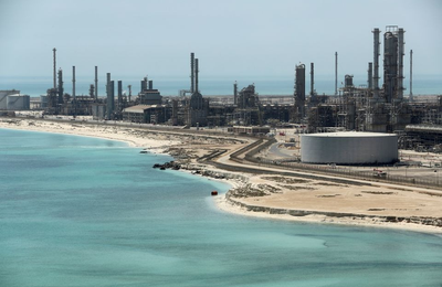 Nền kinh tế Ả Rập Saudi đảo chiều sau khi cắt giảm sản lượng dầu mỏ