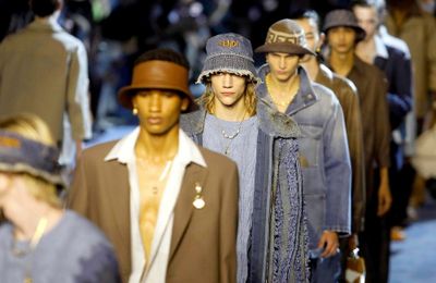 Fendi Xuân Hè Nam 2023: Vũ trụ denim và neo-tailoring ở thế giới Silvia Venturini Fendi