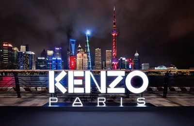 Show trình diễn BST KENZO Xuân Hè 2024 diễn ra ấn tượng trên bến Thượng Hải